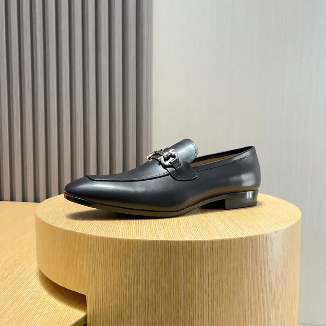 Factory P620💰🔥《Ferragamo》👏Latest•High-end top brand luxury~purchasing agent, top~quality. New fashionable business men's shoes🔜The uppers are made of original open-edge beaded cowhide➕cowhide·lining, with fine workmanship. The original stylish and soft combination wear-resistant and non-slip outsole is light and comfortable on the feet. The real thing looks better in real photos. Size: 38--44